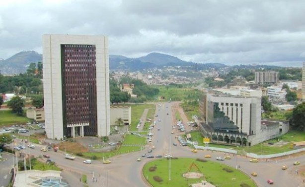 Afrique Centrale: La BEAC veut relancer la croissance dans la zone CEMAC: Le gouverneur, Lucas Abaga Nchama, a annoncé vendredi à Yaoundé la baisse du taux directeur pour stimuler l'activité dans la sous-région.