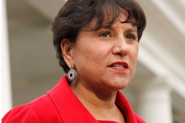 La secrétaire au Commerce, Mme Penny Pritzker, a annoncé l'expansion des bureaux commerciaux le 17 avril