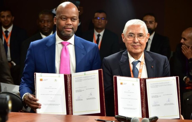 Signature d’un protocole d’accord visant à accélérer les impacts de la Zlecaf,entre le Secrétaire général de la Zlecaf, le Sud-africain Wamkele Mene et Mohamed Kettani Président du groupe Attijariwafa bank en marge du 7eme FIAD