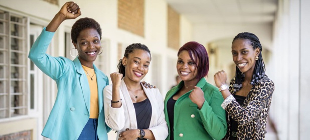 © UNHCR/Antoine Tardy Des jeunes femmes originaires de la République démocratique du Congo.