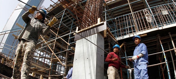 © ILO/Apex Image Des travailleurs migrants sur un chantier dans la région du Golfe