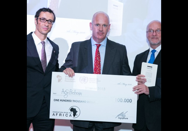 Prix de l'innovation pour l'Afrique (PIA) : Le Dr Nicolas Duneas et M. Nuno Peres, d'Afrique du Sud, vainqueurs de l'édition 2014