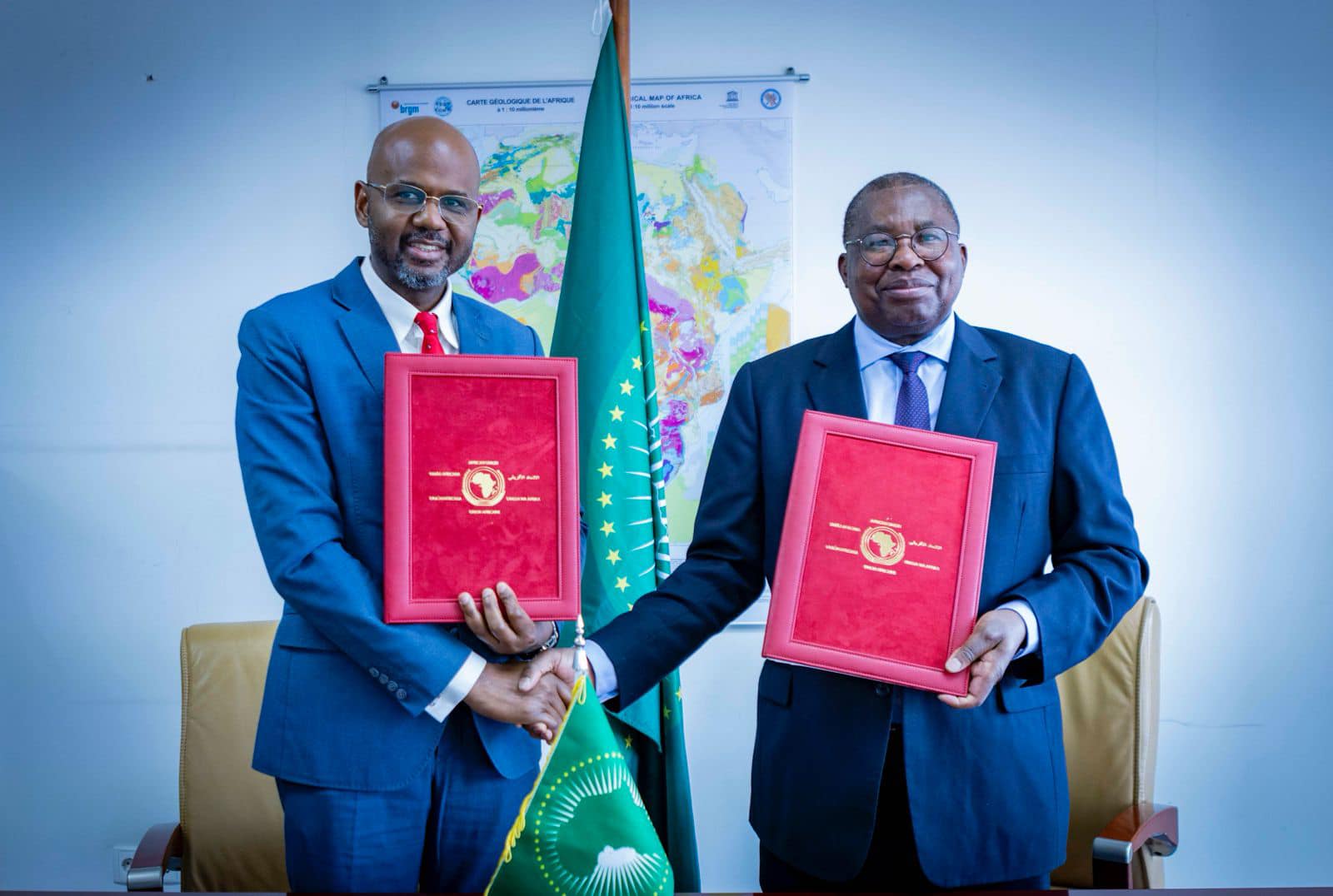 Logement et développement urbain en Afrique :  Shelter Afrique Development Bank et l'Union africaine signent un accord