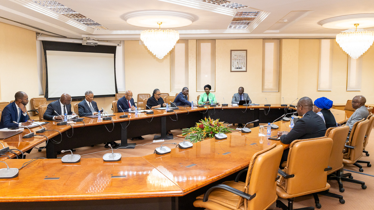 Rencontre du Gouverneur Jean-Claude Kassi BROU avec l’APBEF du Mali à l’Agence Principale de Bamako