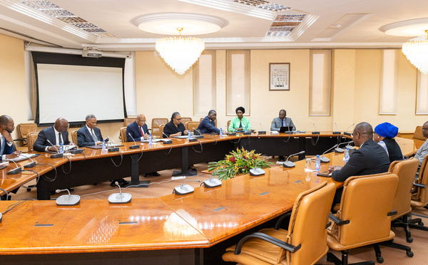 Rencontre du Gouverneur Jean-Claude Kassi BROU avec l’APBEF du Mali à l’Agence Principale de Bamako